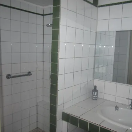 Studio Avec Piscine Sur 3000 Metres De Terrain * Marcorignan