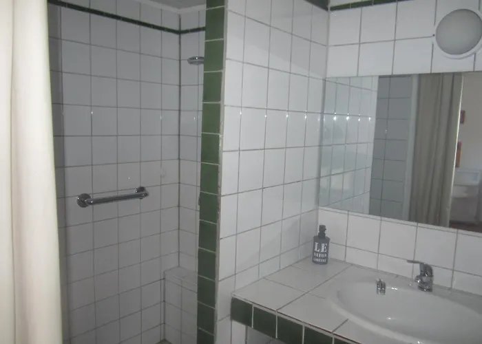 Studio Avec Piscine Sur 3000 Metres De Terrain * Marcorignan